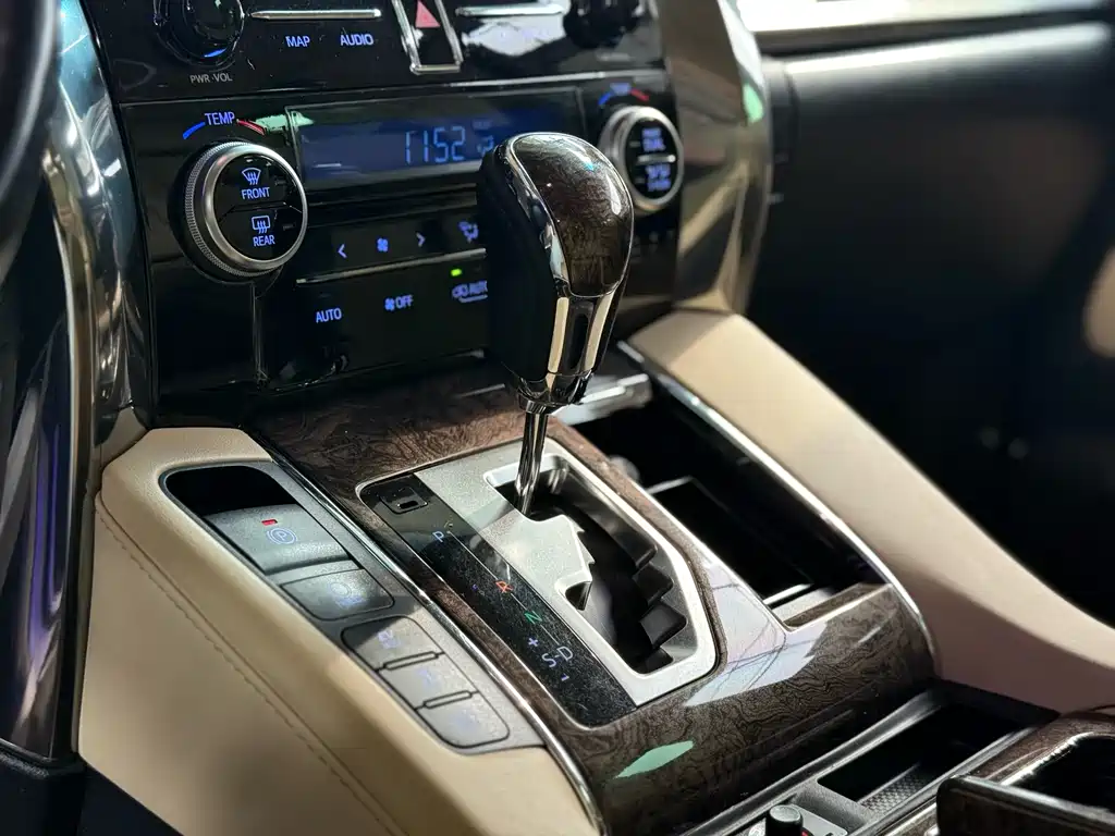 Toyota Alphard 2020 — фото 10