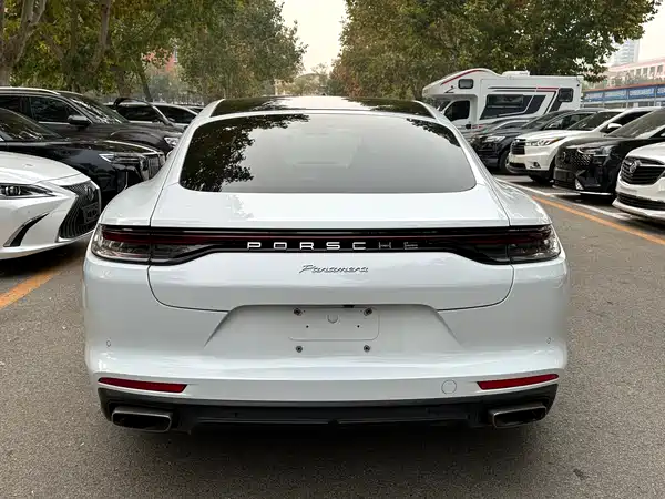 Porsche Panamera 2023