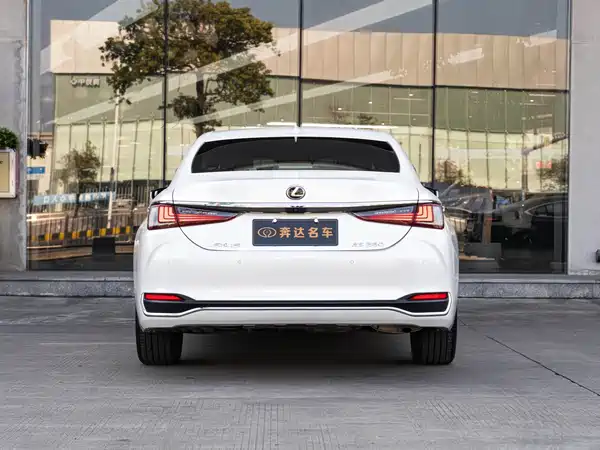 Lexus ES 2022