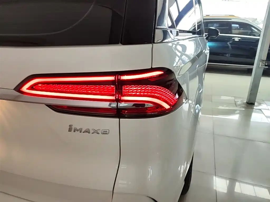 Roewe iMAX8 New Energy 2025 — фото 8