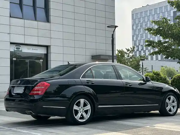 Mercedes-Benz S-Class 2010
