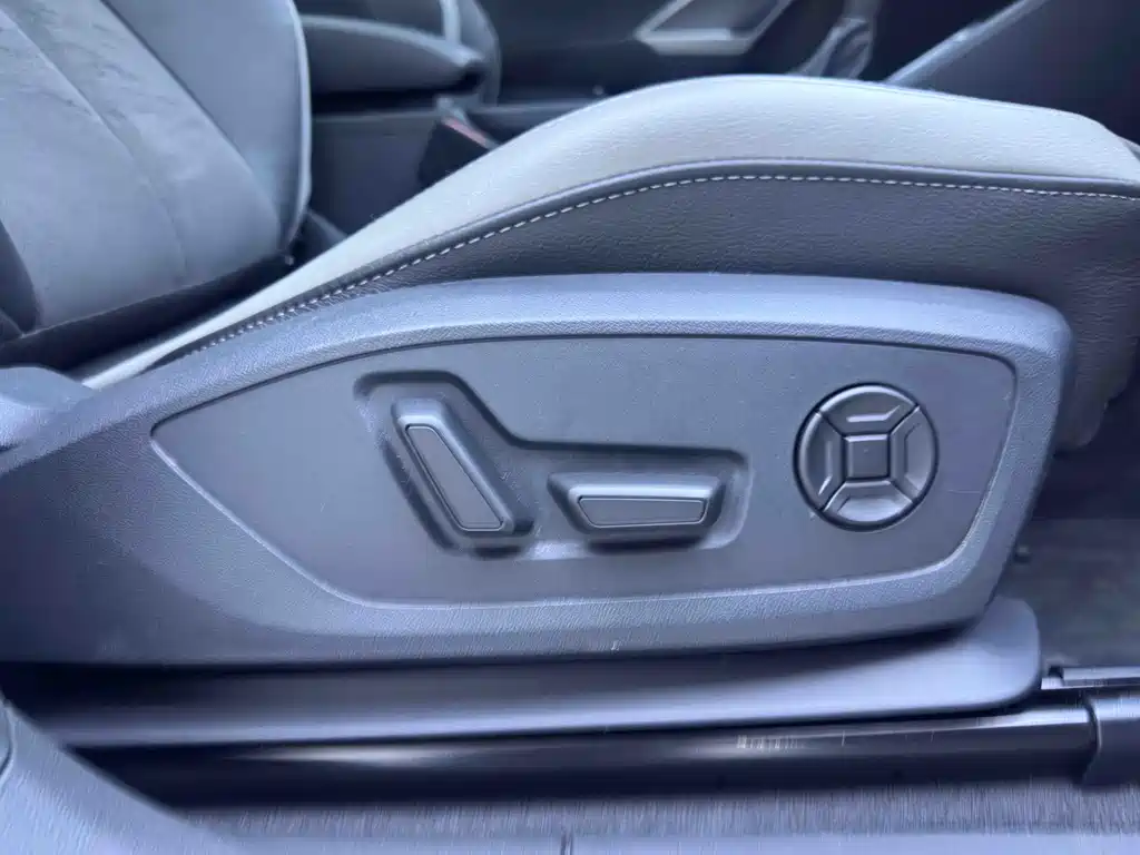 Audi Q3 2023 — фото 16