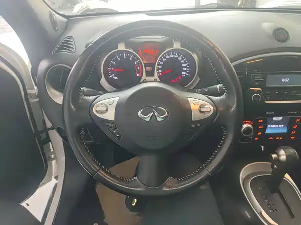 Infiniti ESQ 2014