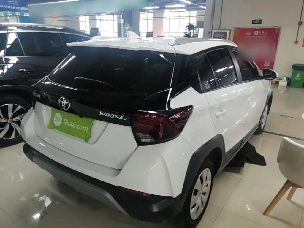 Toyota Yaris L 2021