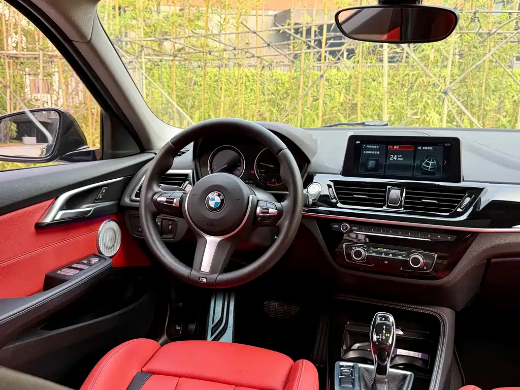 BMW 1 Series 2021 — фото 16