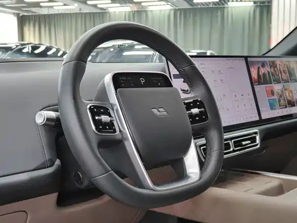 Li Auto L8 2025