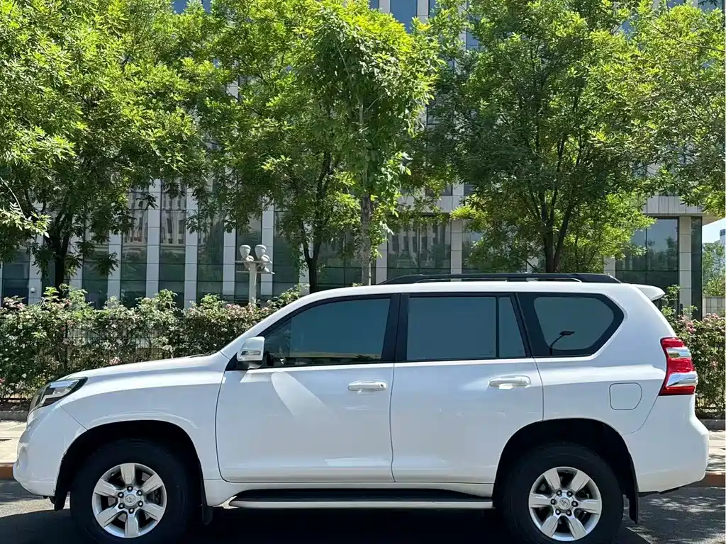 Toyota Prado 2015 — фото 7