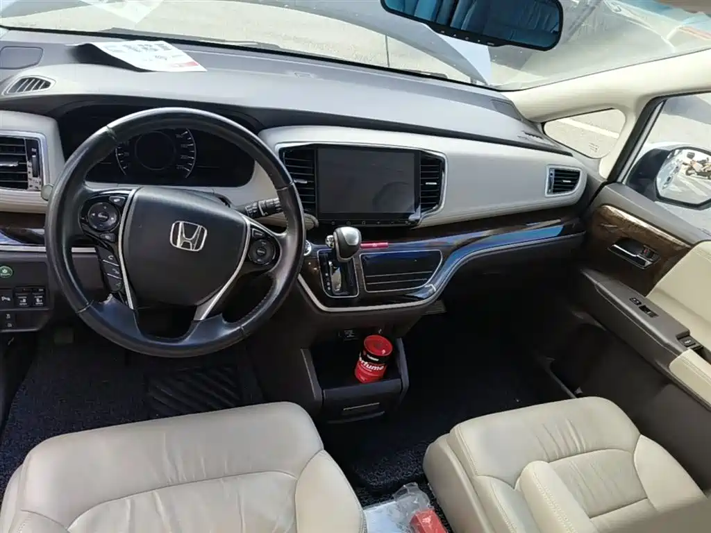 Honda Odyssey 2016 — фото 10