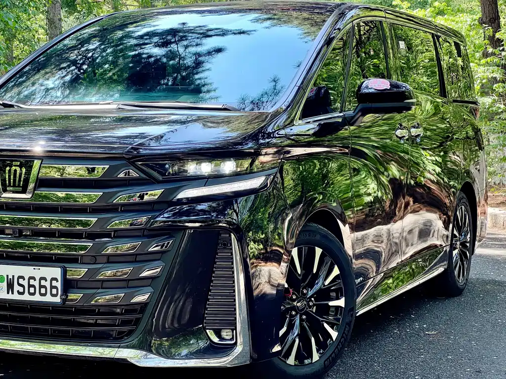 Toyota Vellfire 2025 — фото 2
