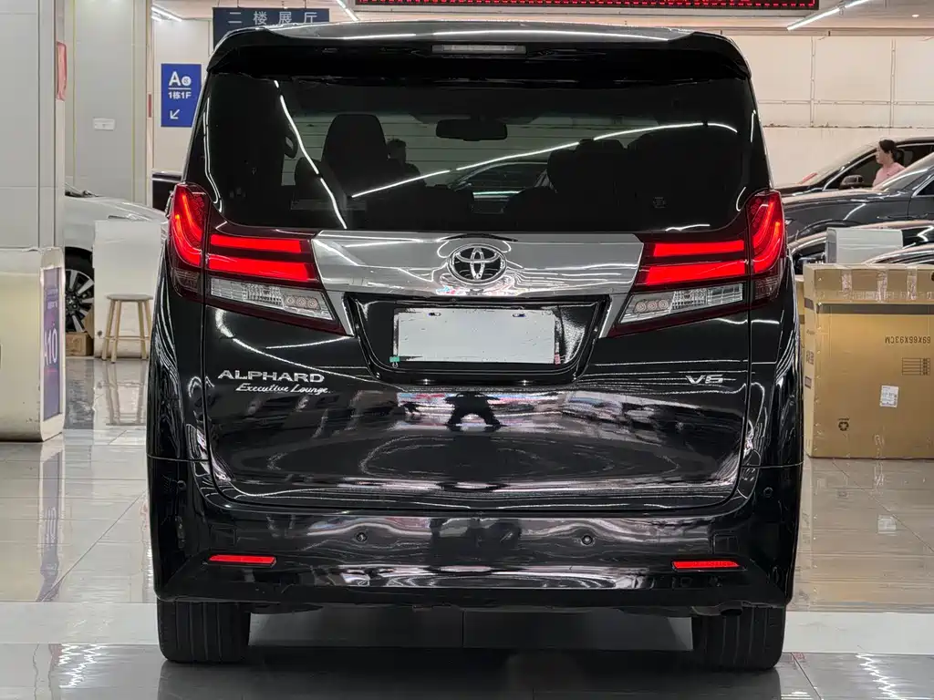 Toyota Alphard 2017 — фото 12
