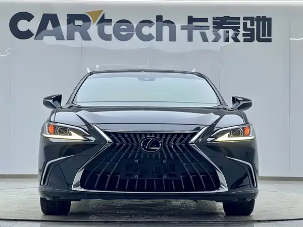 Lexus ES 2022