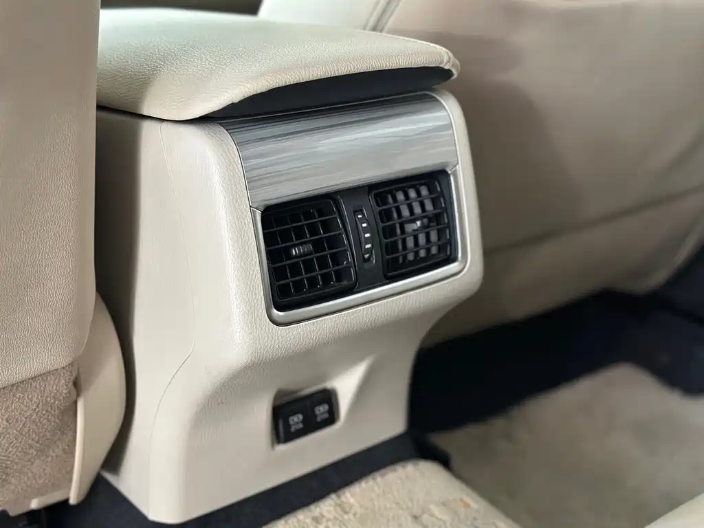 Toyota Camry 2018 — фото 13