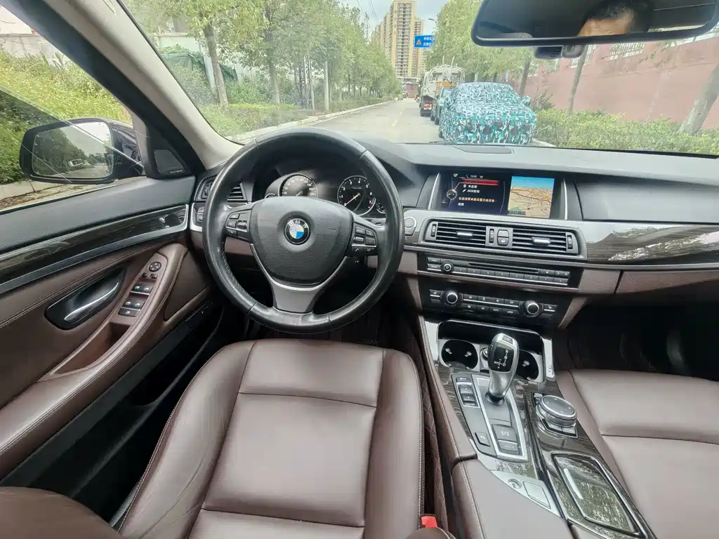 BMW 5 Series 2016 — фото 20
