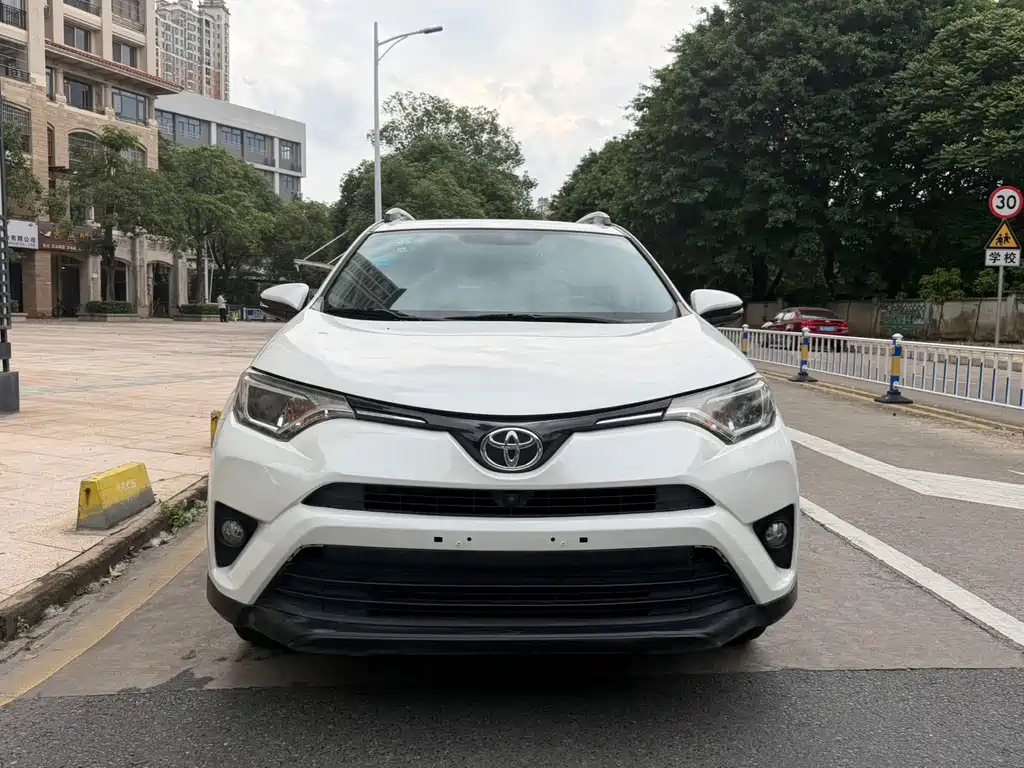 Toyota RAV4 2017 — фото 2