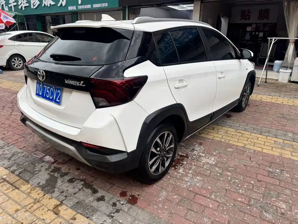 Toyota Yaris L 2022 — фото 4