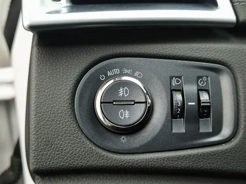 Cadillac SRX 2015 — фото 21