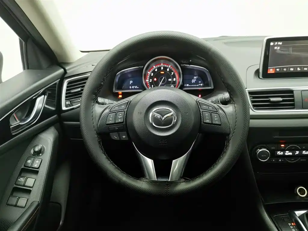 Mazda 3 Axela 2016 — фото 11
