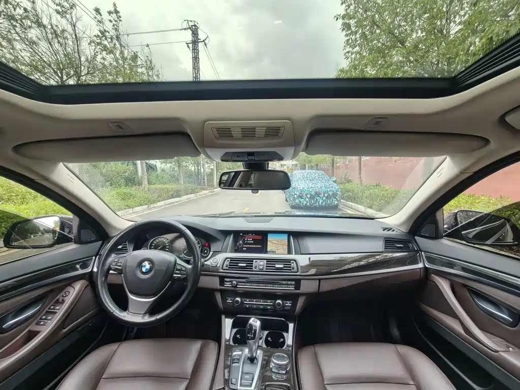 BMW 5 Series 2016 — фото 11