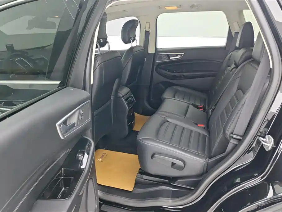 Ford Edge 2018 — фото 11