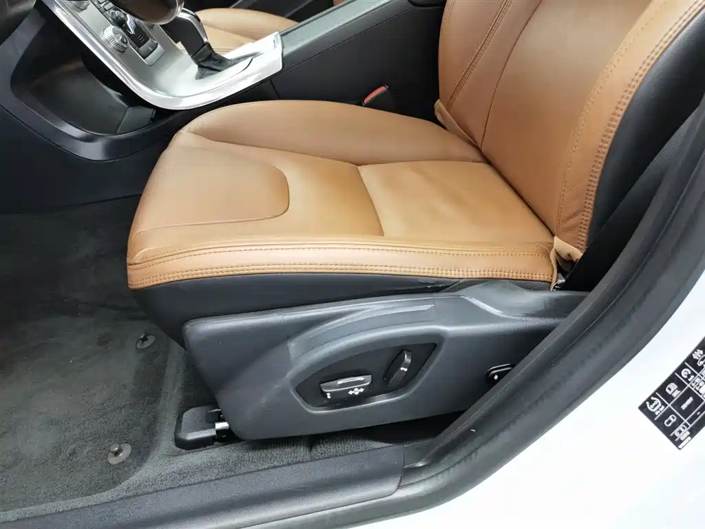 Volvo S60 2015 — фото 20