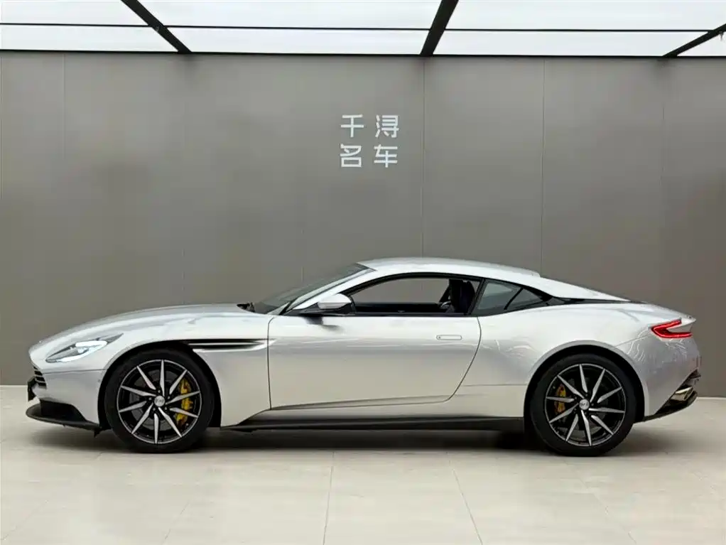 Aston Martin DB11 2019 — фото 3