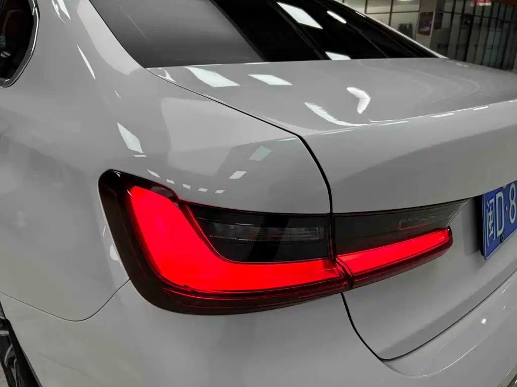 BMW 3 Series 2023 — фото 18