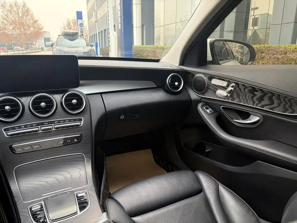 Mercedes-Benz C-Class 2019 — фото 14