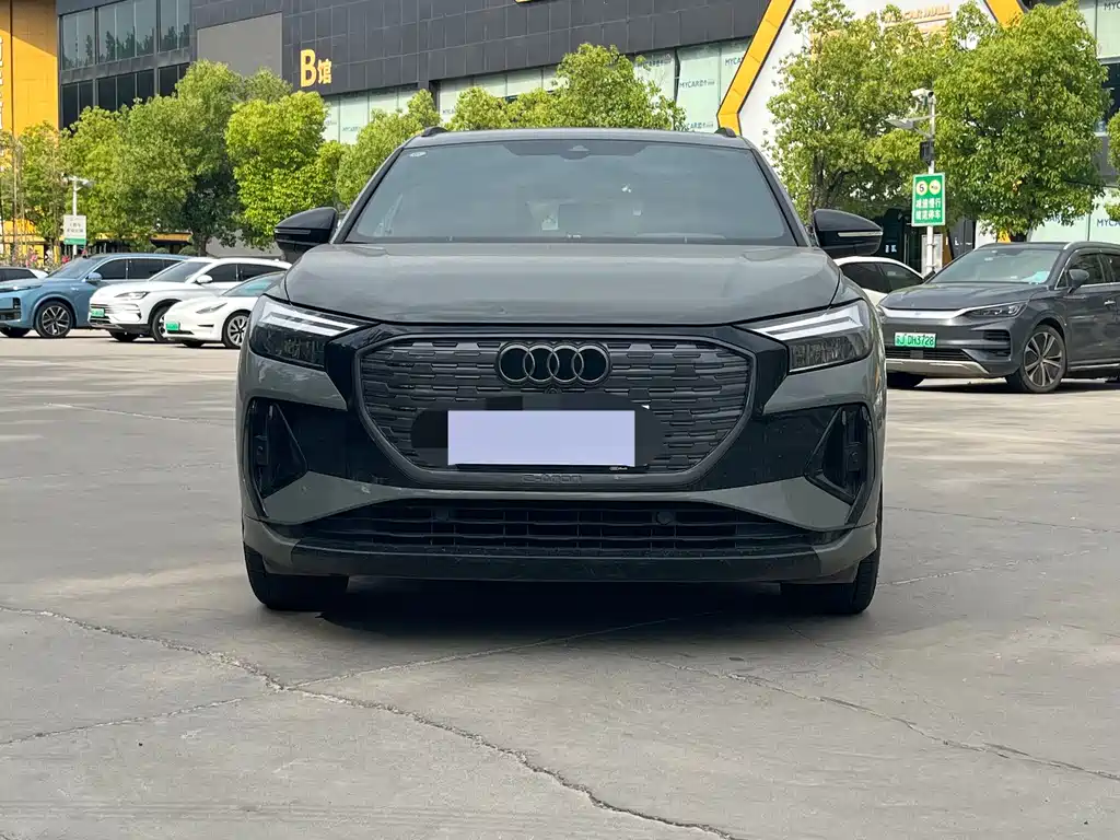 Audi Q4 e-tron 2024 — фото 2