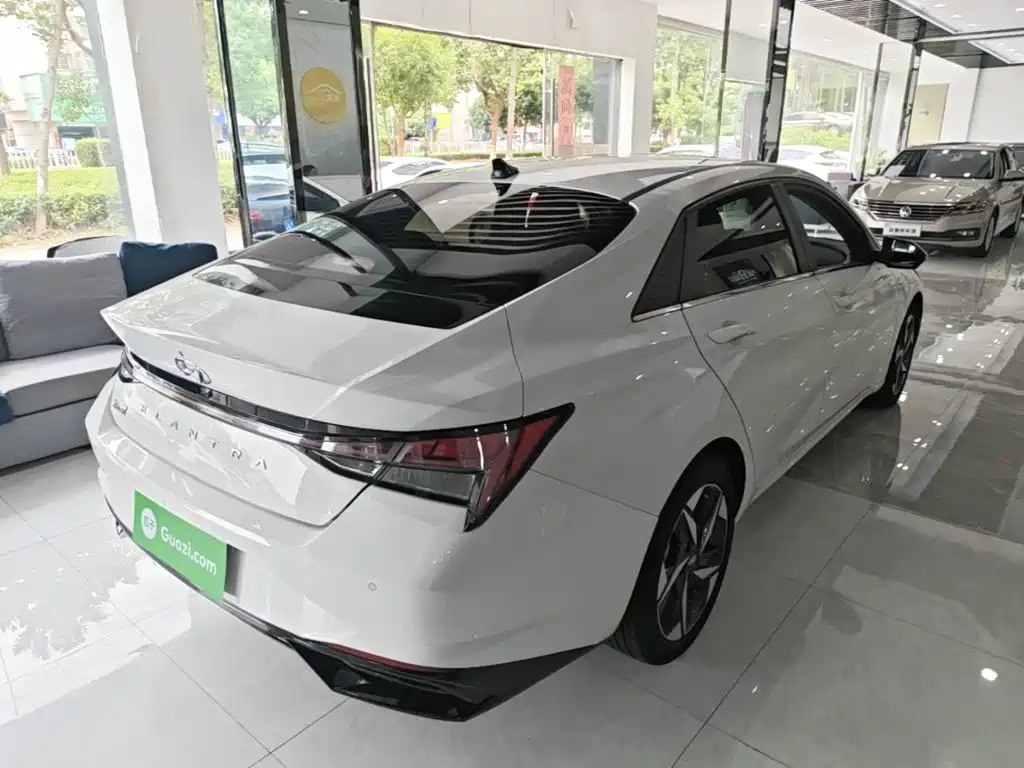 Hyundai Elantra 2022