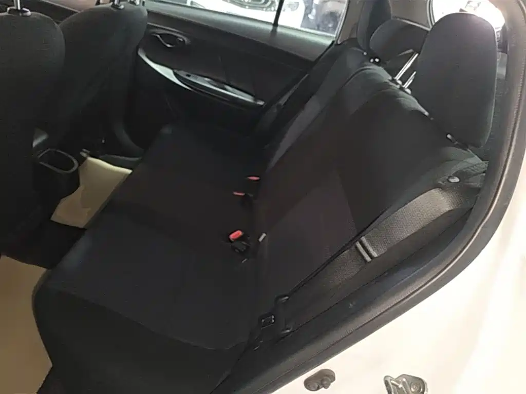 Toyota Yaris L 2016 — фото 17