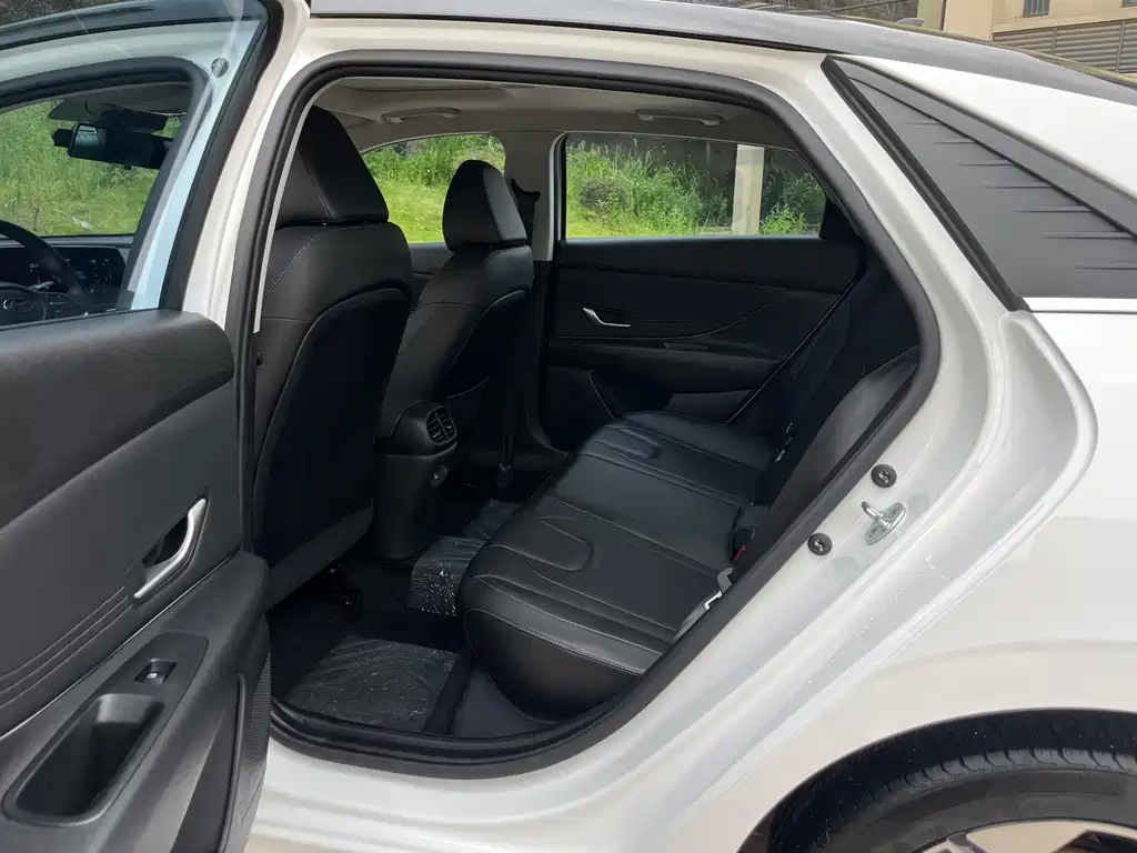 Hyundai Elantra 2023