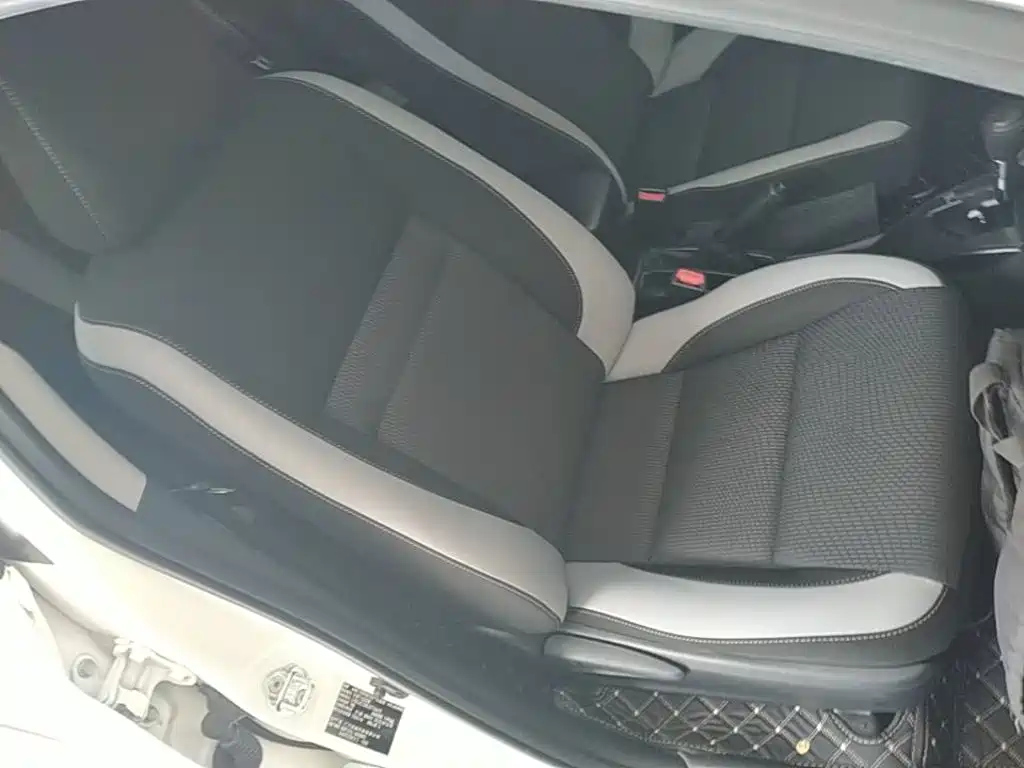 Toyota Yaris L 2020 — фото 25