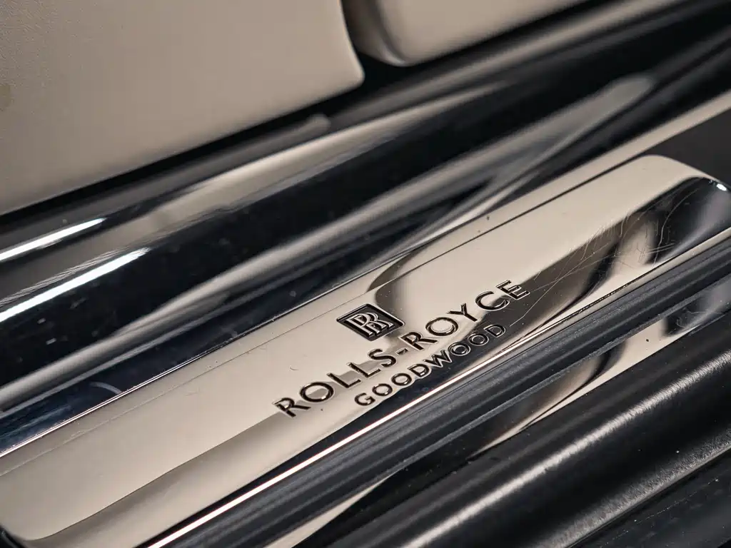 Rolls-Royce Phantom 2015 — фото 18