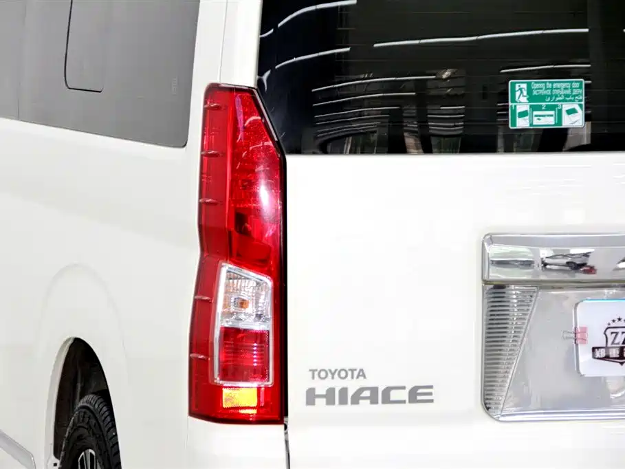 Toyota Hiace 2021 — фото 36