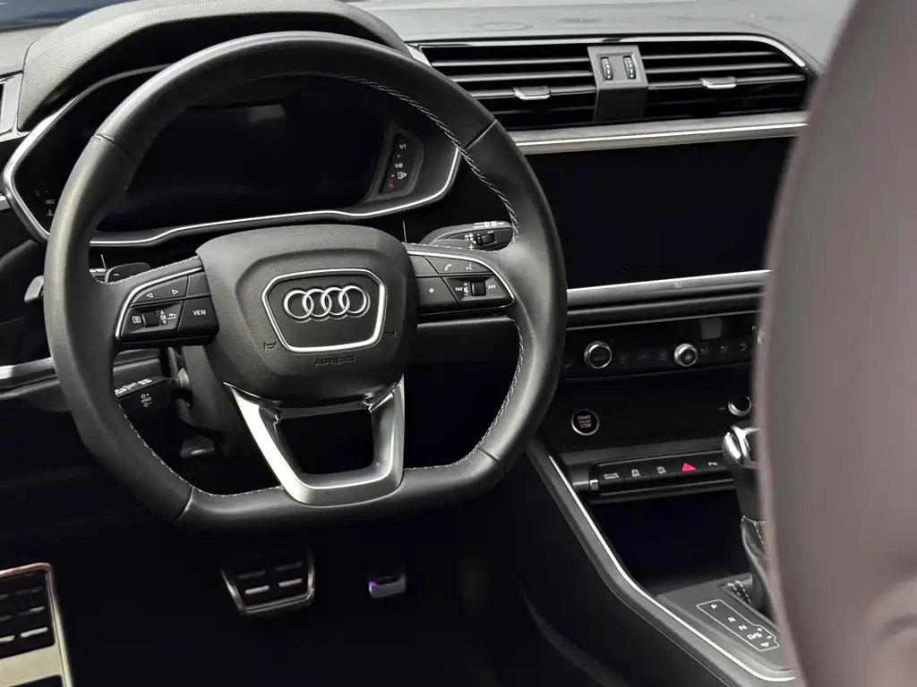 Audi Q3 2022 — фото 11