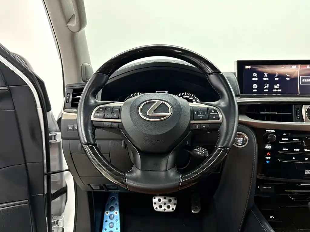 Lexus LX 2020 — фото 13