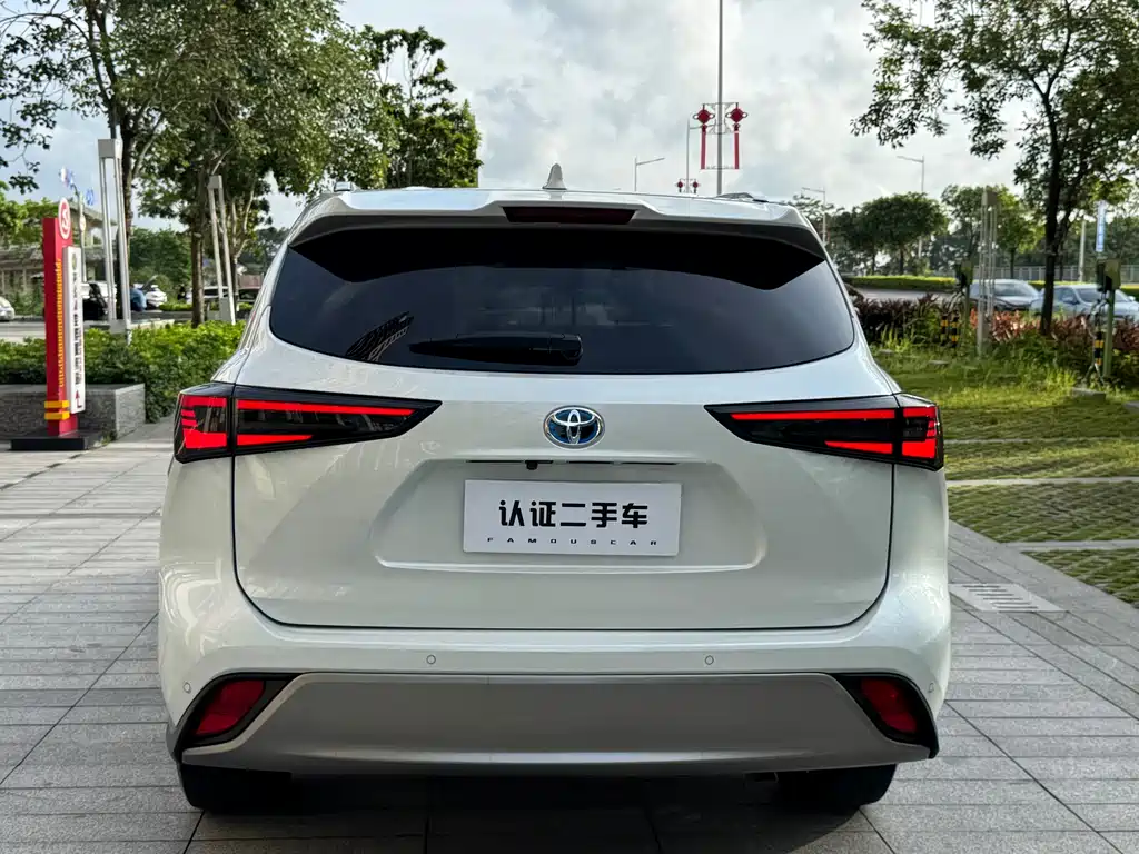Toyota Highlander 2023 — фото 13