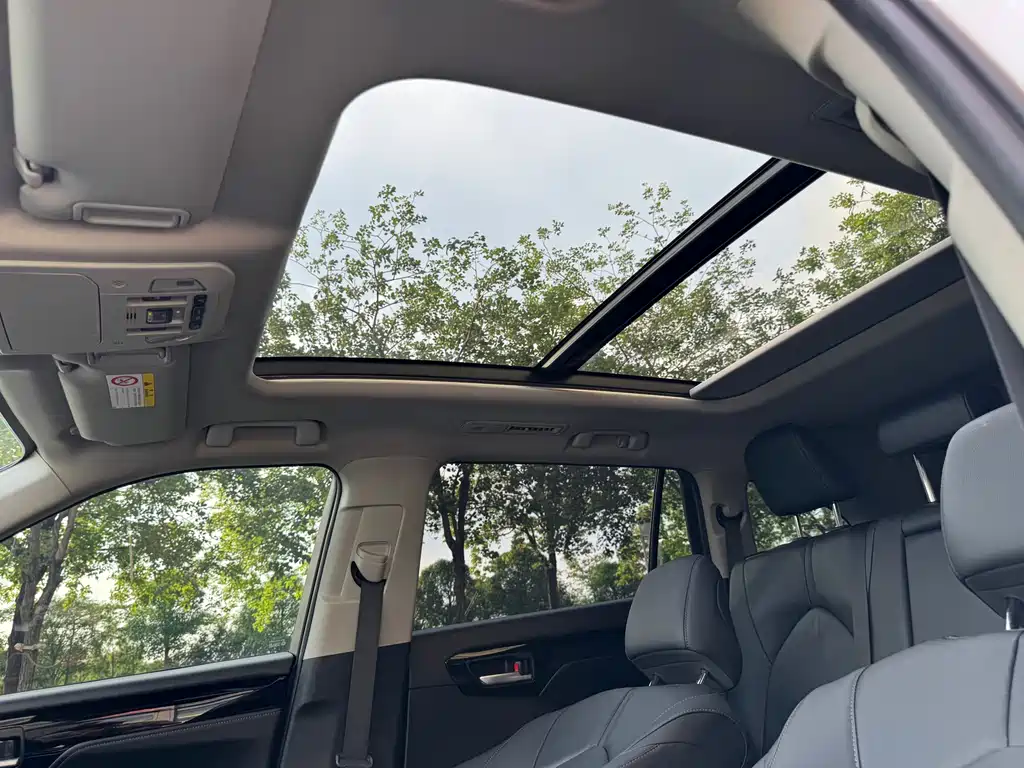 Toyota Highlander 2023 — фото 10