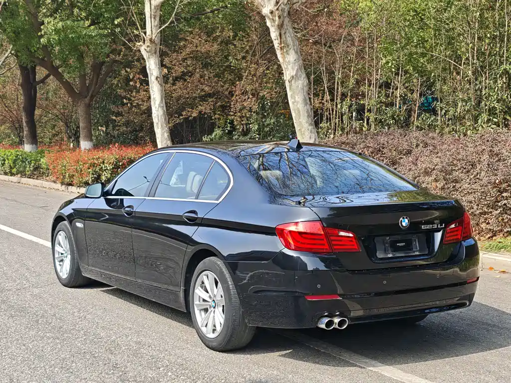 BMW 5 Series 2012 — фото 14