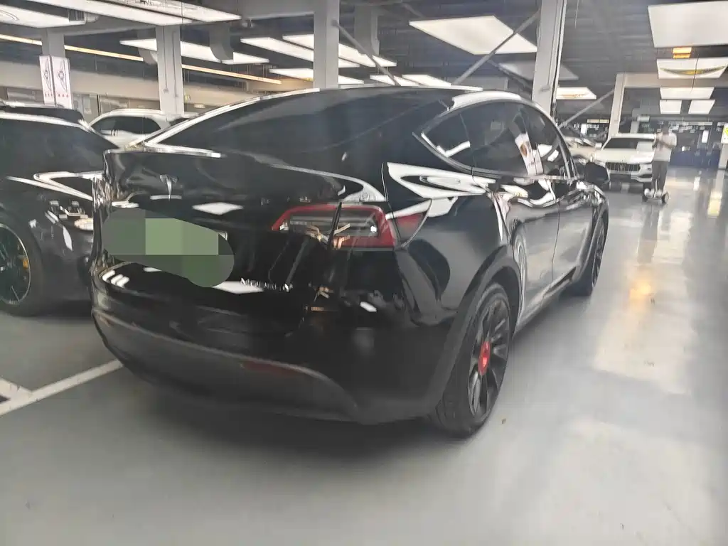 Tesla Model Y 2024 — фото 18