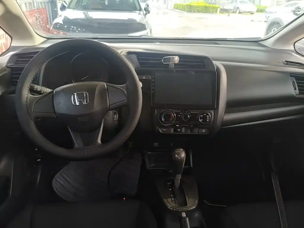 Honda Fit 2018 — фото 10