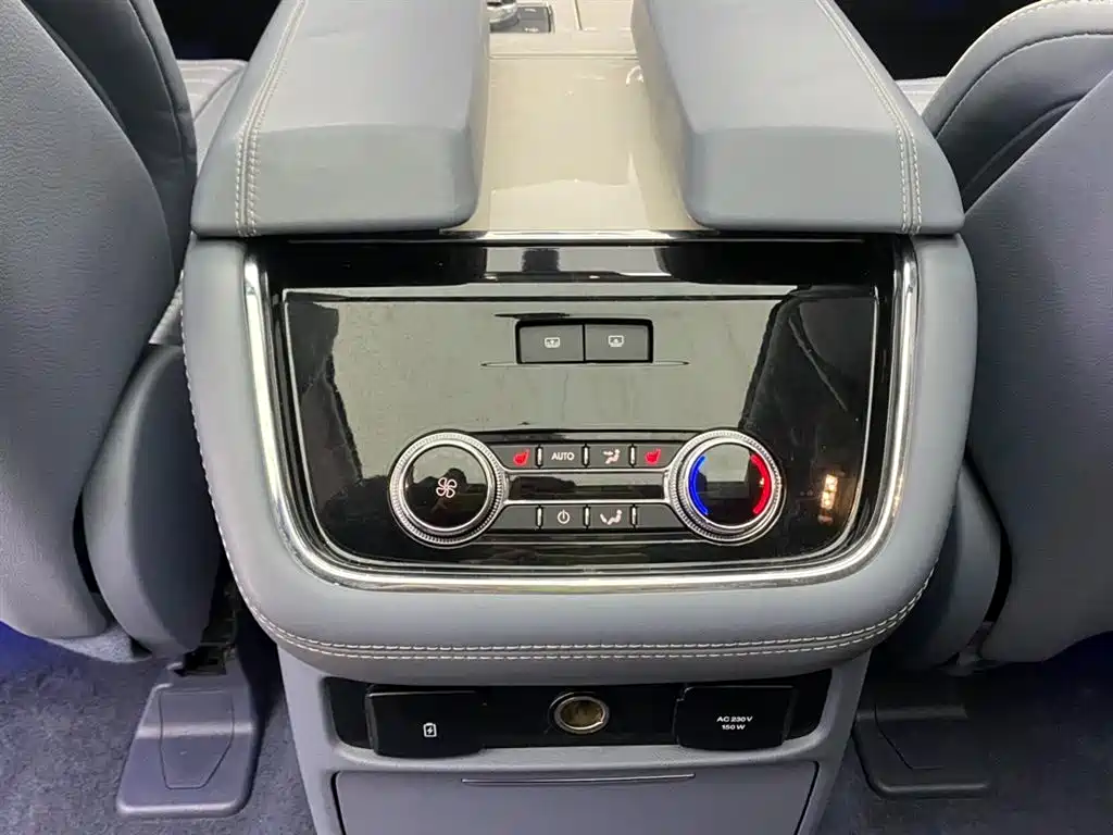Lincoln Navigator 2020 — фото 21