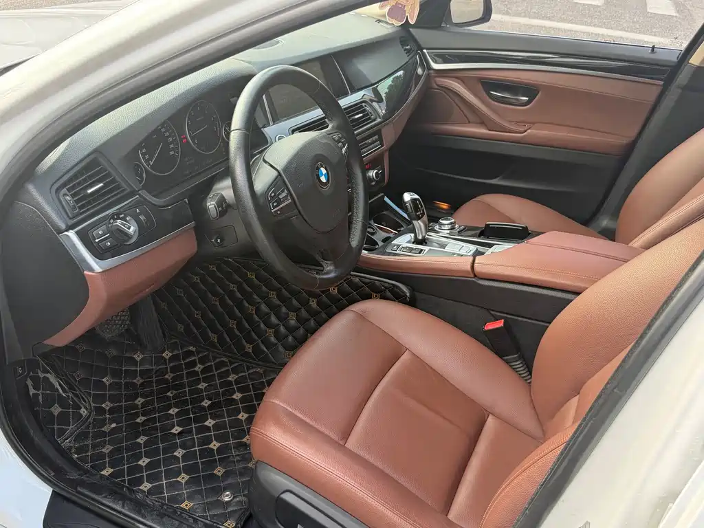 BMW 5 Series 2015 — фото 9
