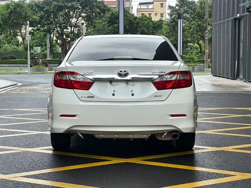 Toyota Camry 2014 — фото 5