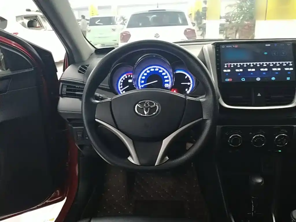 Toyota Yaris L 2019 — фото 11