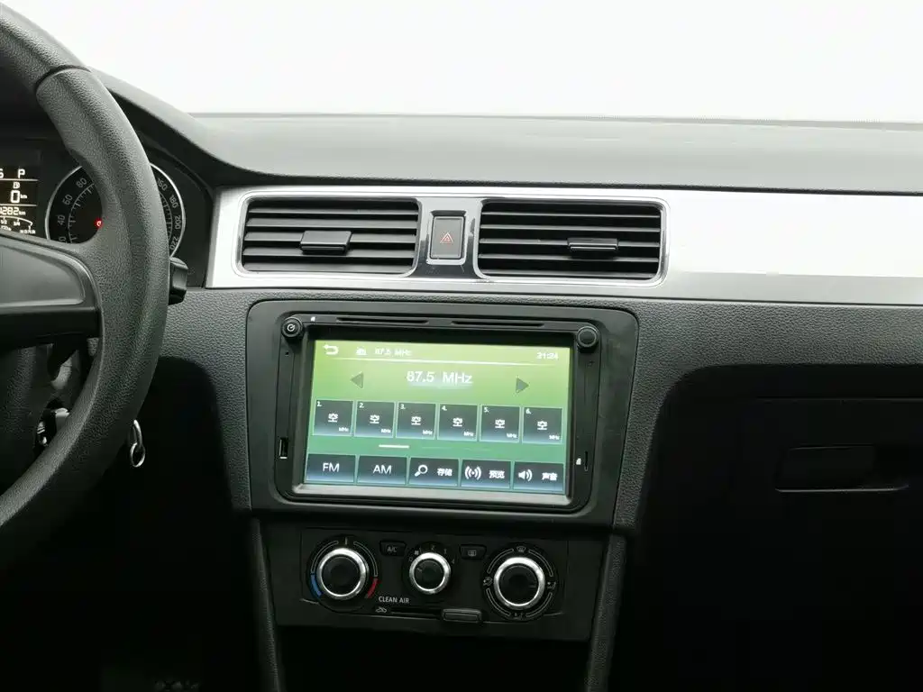 Skoda Rapid Spaceback 2018 — фото 12