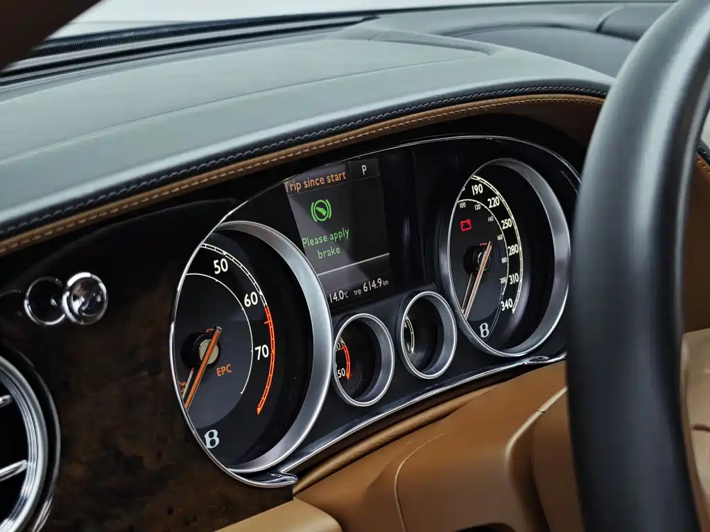 Bentley Flying Spur 2015 — фото 20