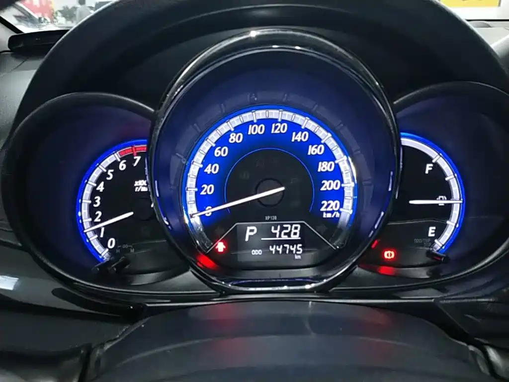 Toyota Yaris L 2019 — фото 12
