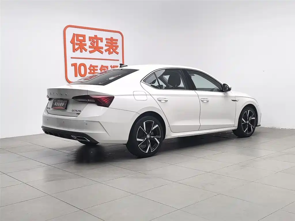 Skoda Octavia 2021 — фото 2
