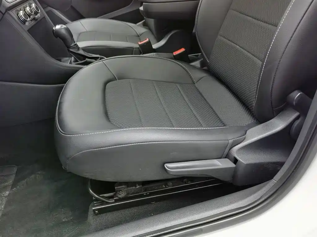 Skoda Rapid Spaceback 2018 — фото 20